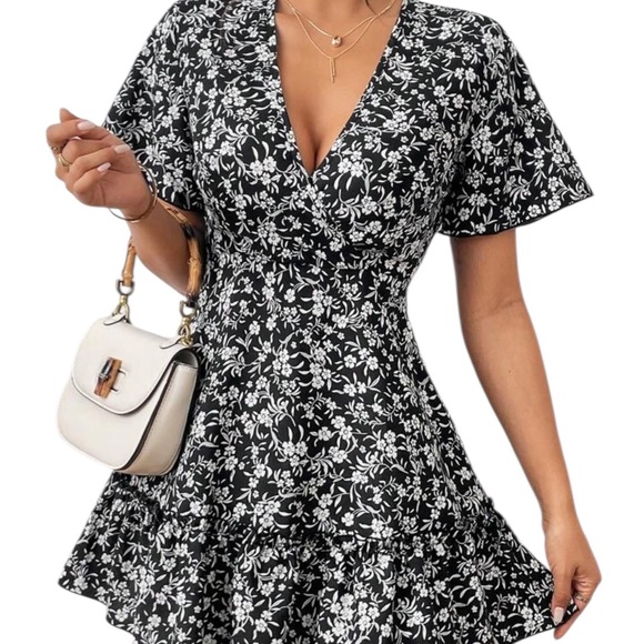 Black and White floral Ruffled Mini Dress, Large, New - Picture 10 of 10